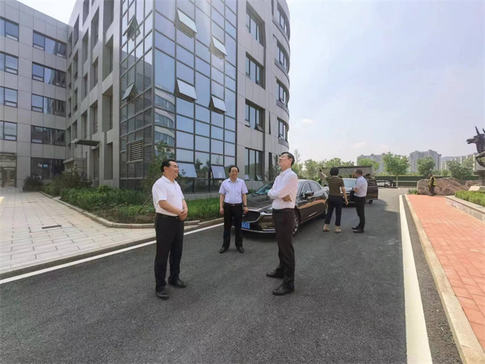 濟(jì)南市科技局、統(tǒng)戰(zhàn)部、商河縣鄉(xiāng)村振興局等領(lǐng)導(dǎo)蒞臨勁牛集團(tuán)考察指導(dǎo)工作