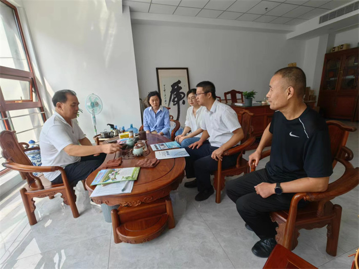 通過座談，雙方就村企共建新模式進行了深入探討